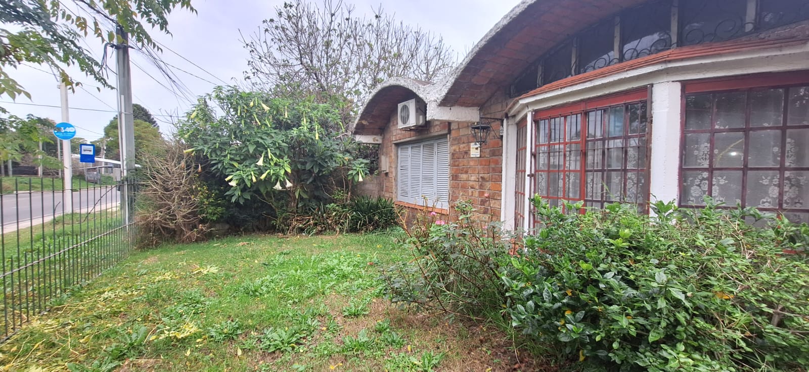 CASA 2 DORMITORIOS CON COCHERA